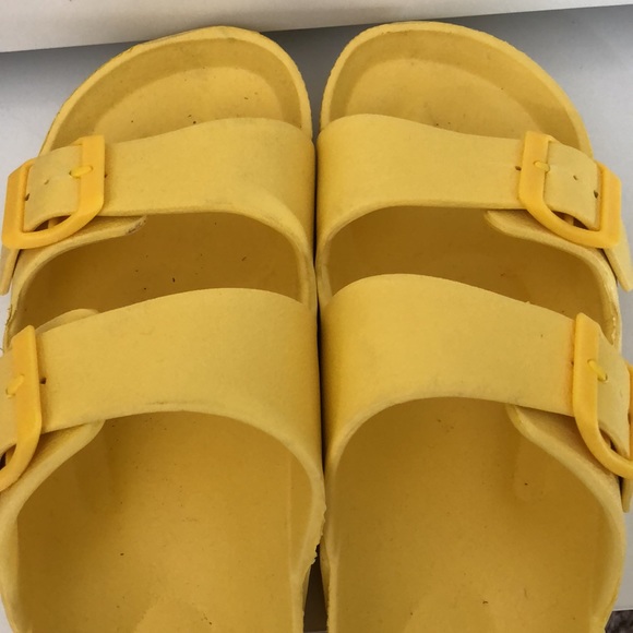 Yellow off-brand Birkenstock slides - Picture 3 of 4